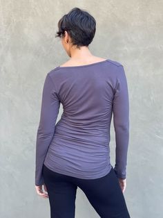 Ruched side panels create a flattering silhouette on one of our best selling long sleeve tops. It features a slightly draped neckline and hit just below the waist. Natural Curves, Zoom Call, Winter Tops, Draped Fabric, Winter White, Panel Siding, Black And Navy, Women Long Sleeve, Long Sleeve Tshirt Men