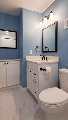 bathroom decor ideas colors schemes Blue Small Bathrooms, Blue Bathroom Paint, Blue Bathroom Walls, Bathroom Wall Colors, Light Blue Bathroom, Blue Wall Colors, Small Bathroom Colors, Blue Bathroom Decor, Light Blue Walls