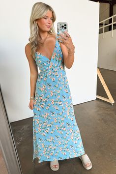 Details: Be perfectly flirtatious in our sleeveless v-neck floral maxi dress! This dress is the epitome of summer chic with its bold floral print and flattering v-neckline. Make a statement without saying a word.- V-neck - Sleeveless- Floral print Content: 95% Polyester 5% SpandexSize + Fit: Model is 5'4" and 5'9" is wearing a size Small- Measurements from a size Small- Full length: 58"- Waist: 26"-30"- Chest: 32"Brand: GILLI Summer V-neck Maxi Dress For Brunch, V-neck Sundress Maxi Dress For Brunch, Spring Floral Print V-neck Dress For Vacation, Floral Print V-neck Dress For Summer Brunch, Brunch Sundress V-neck Maxi Dress, Chic V-neck Sundress For Garden Party, Chic Sleeveless Floral Print V-neck Dress, Chic Sleeveless V-neck Dress With Floral Print, Floral Print Sundress V-neck For Day Out