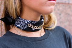 CHARLOTTE BICKLEY YIN 2MY YANG SISTER BLOGGERS GRAPHIC TEES BANDANA CHOKER CLOSEUP Bandana Choker, Bandana Crafts, Denim Choker, Upcycle Clothes Diy, Diy Scarf, Bandana Styles, Denim Crafts, Velvet Choker, Neck Jewellery