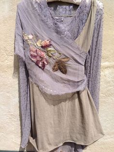 . Shabby Chic Clothes, Estilo Hippy, Altered Couture, Romantic Outfit, Hippie Chic, Mode Inspiration, Upcycle Clothes, Look Fashion