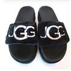 Women’s Ugg Layton Faux Fur Logo Slide/Slides House Shoe, Slippers Sport Sandals Flip Flops Beach Summer Can Be Worn Indoors And Outdoors One Of Their Best Selling Slippers! Msrp $128- Versatile Comfortable Slide W/ Contrast Bbw Black & White Fur Logo Trendy Fun Viral Htf Rare Nwot Features: *A Molded Rubber Outsole *Style # 1111236 Layton *Indoor And Outdoor Traction Size: 10 Womens (Unisex Mens Size 8,8.5 ) Condition: Nwot (See Photos); Does Not Come With Original Shoebox Comes From Smoke And Shoe Slippers, Flip Flops Beach, Slides Slippers, Beach Flip Flops, White Fur, Sport Sandals, House Shoes, Sandals Flip Flops, Fur Slides