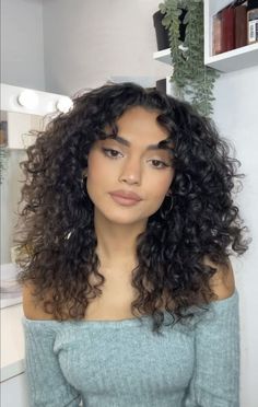 Face Framing Layers Curtain Bangs Curly Hair, All Things Olive Curly Hair, Layered Chunky Curls With Bangs, Curly Hair 3b Haircuts, Curtain Bangs With Layers Curly Hair, Rezo Cut Curly Hair Long, Mid Curly Hairstyles, Curly Haircut 3b, Curly Layers Medium