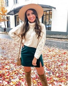 2022 Christmas Outfit, Christmas Skirt Outfit, Velvet Skirt Outfit, Green Skirt Outfits, Christmas Outfit Ideas For Women, Green Velvet Skirt, Outfit Ideas 2022, Skirt Outfit Fall, Christmas Outfit Ideas