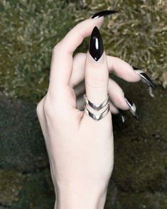 Ongles Goth, Stiletto Nails Short, Witchy Nails, Gothic Nails, Goth Nails, Simple Nail Art Designs, Dope Nails, Stiletto Nails, Black Nails