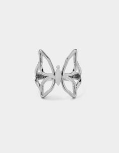 butterfly kiss ring Butterfly Kisses, Butterfly Ring, Butterfly Design, Chic Boutique, Ring Designs, Holiday Gifts, Flight, Silver Rings, Kiss