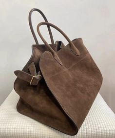 2024 New Brown Large Capacity Capacity HandbagThis bag is made of fine Faux Suede fabric.Measurement: 27cm/10.53" * 39cm/15.21" * 25cm/9.75"Zip up closure.Inside pockets.. Travel Handbag, Daily Hairstyles, Dark Coffee, Designer Totes, Brown Handbag, Cow Boy, Woolen Coat, 가을 패션, Product Pictures