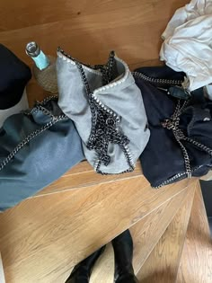 Stockholm Girl, Fest Outfits, Stella Mccartney Falabella, Handbags Black, Stella Mccartney Bag, Copenhagen Style, Black Clutch