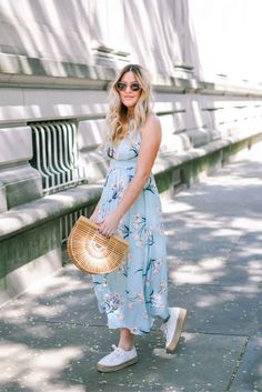 Danielle of Pineapple & Prosecco wears Nordstrom Tie-Front Floral Dress, Superga Platforms and Cult Gaia Bamboo Clutch / See the full post! Espadrille Sneakers Outfit, Blazers And Sneakers, Styling Sneakers, Emerging Designers Fashion, Espadrille Sneakers, Fashion Blogger Outfit, 40 Fashion, Simple Sweaters, Summer Swag