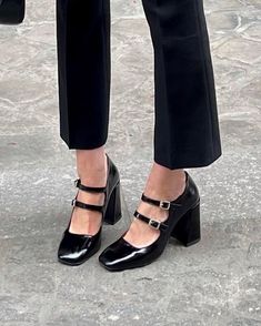 Zapatos Mary Jane, Mode Casual, Lana Del Ray, Classic Heels, Shoe Inspo, Aesthetic Shoes, Swag Shoes, Pretty Shoes, Dream Shoes