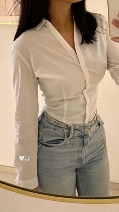 Classy T Shirt Outfit, Outfits With White Jeans Aesthetic, Elegance Dress, Ootd Selfie, Luxury Photography, Mode Zara, Looks Party, Classy Fashion