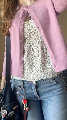 outfit inspo, aesthetic, cute, fall, cardigan, pink Wrapping Hacks, Outfit Inspo Aesthetic, Fall Cardigan, Cardigan Pink, Aesthetic Cute, Knitting Designs, Gift Wrapping, Knitting, Outfit Inspo