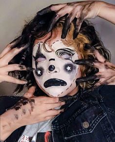 Fantasy Grunge, Drag Make-up, Dark Halloween, Face Art Makeup, Cute Clown, Halloween Tattoo, Alternative Makeup, Cool Makeup Looks, Makeup Stuff