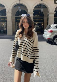 Spring Outfits Hongkong, Japan May Outfit, Youthful Classy Outfits, Hongkong Outfit Ideas, Outfits To Wear In Japan, Classy Girly Outfits, Japan Spring Outfit, Japan Summer Fashion, Casual Parisian Outfits