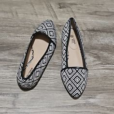 Nwot Avon Cushion Walk Geometric Print Pointy Toe Flat Shoes Size 6. Pointy Toe Flats, Shoes Size 6, Walking By, Flat Shoes, Geometric Print, Flat Shoes Women, Loafer Flats, Shoes Flats, Loafers