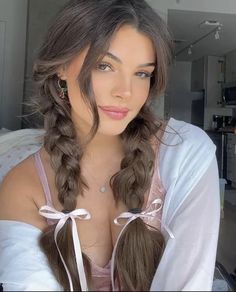 Preppy Hairstyles, Bow Hairstyle, Ribbon Hairstyle, Hair Stylies, Aesthetic Coquette, Hairdo For Long Hair, Easy Hairstyles For Long Hair, Short Haircuts, Hairstyles For School