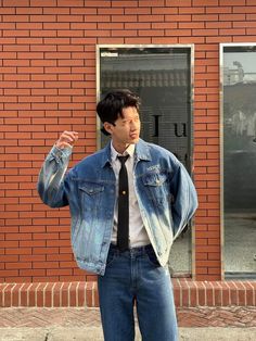 Korean Denim Jacket Outfit, Bgc Outfit, Men Denim Outfit, Mens Denim Inspiration, 90s Japan Fashion, Tie Outfits Men, Cropped Denim Jacket Outfit, Korean Outfits Men, Men Aesthetic Outfits