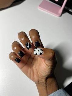 Textured Black Nails, Nail Ideas Black Girls Short, Short Nails Black Girls Ideas, Nails Short Black Women, Black Nail Sets Short, All Black Short Nails, Short French Tips With Design, Nail Inspo Gel Short