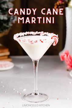 Side view of a Candy Cane Martini in a martini style glass. The drink is white and the rim of the glass is coated in crushed candy cane pieces. A mini candy cane is on the rim of the glass. To the left, a dish of crushed candy canes and some evergreen decor are visible. To the right, a white plate, a small glass filled with mini candy canes, and a white vase are visible. Text above the drink reads “Candy Cane Martini” in all capital letters, in white color with a red outline. Cute Christmas Drinks Alcohol, Peppermint Martini Vodka, Candy Cane Appetizers, Peppermint Christmas Cocktails, Christmas Drinks With Champagne, Holiday Party Dinner Ideas, Adult Christmas Drinks, Christmas Drinks With Vodka, Pepermint Martini