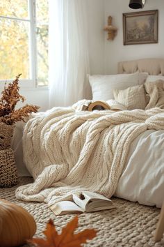 Fall-inspired bedroom decor with a chunky knit throw and autumn leaves. Warm Color Schemes, Aesthetic House, Fall Blanket, Fall Bedding, Boo Basket