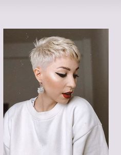 Pixiecut Undercut, Buzz Haircut, Platinum Pixie, Super Short Haircuts, Short Shaved Hairstyles, Traditional Hairstyle, Super Short Hair, Haircut Hairstyle, Very Short Hair