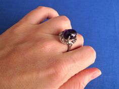 Delicate ring from India. Amethyst cabuchon in a beautiful silver 92.5 ring. Measures: OL: 56 N. 16 US: 7.30 17.6 mm Shipping: Certified post office mail with track number Thanks for your visit! Formal Spiritual Amethyst Ring, Classic Cabochon Amethyst Ring As Gift, Sterling Silver Amethyst Ring For Healing, Classic Amethyst Cabochon Ring As Gift, Antique Round Amethyst Ring Gift, Spiritual Hallmarked Amethyst Ring, Antique Sterling Silver Amethyst Ring, Antique Amethyst Ring In Sterling Silver, Vintage Amethyst Ring With Polished Finish