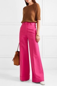 Rainbow Clothes, Mode Rose, Combination Fashion, Pink Trousers, Pink Pants, Inspiration Mode, Colourful Outfits, Mode Inspiration, Ladies Fashion