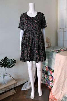 Cute True Vintage mini dress from the 1990s. Super light and airy cotton gauze fabric with a ditsy floral pattern. Lined top, short button tab, empire waist, wide skirt. Looks great with a pair of heavy boots!  Made in Nepal! ERA:  1990s BRAND: Sita COLOUR: Black, white, green, pink, lilac FABRIC: 100% cotton SIZE: Vintage size S - please check the measurements below for reference MEASUREMENTS: Pit to pit 48cm, total length 84cm CONDITION: Very good Vintage condition Cottagecore Floral Mini Dress, Black Floral Dress Short, 90s Floral Dress, Lilac Fabric, Wide Skirt, Cotton Gauze Fabric, Vintage Mini Dresses, Black Floral Dress, Pink Lilac