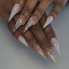 Trendy Stiletto Nails, Chrome Stilleto Nails Designs, Clear Stilletos Nails, Medium Stiletto Acrylic Nails, Coffin And Stiletto Nails Mixed, Pretty Stiletto Nails, Stiletto Gold Nails, Trendy Nails Stiletto, Medium Stilleto Nails