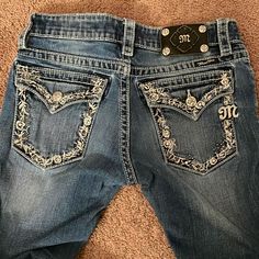 This Was One Of My Favorite Pairs Of Miss Mes, The Back Pocket Is Much More Subtle Than Most Miss Me Jeans. They Are A Medium Wash With Fading. The Back Detailing Is A Boarder Pocket Detail With Embroidered Florals With White And Silver Stitching And Rhinestones. Early 2000s Outfits, Miss Mes, Bling Jeans, Vintage Wash Jeans, Low Rise Bootcut Jeans, Y2k Fits, Sick Clothes, Dream Jeans, Embellished Jeans