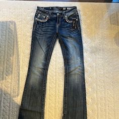 New Aztec Pocket Miss Me Midrise Bootcut Jeans. Size 26. 34inch Inseam. Paid $99.50 Asking 65 Miss Me Jeans Bootcut, Miss Me Bootcut Jeans, Y2k Bootcut Jeans, Midrise Bootcut Jeans Outfit, Low Waisted Flared Jeans, Bling Pants, Midrise Bootcut Jeans, Bootcut Jeans Outfit, Country Jeans