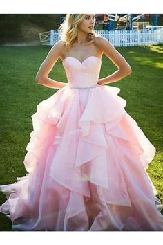 Este vestido puede ser hecho a medida, no hay ningún costo adicional para personalizar el tamaño y el color Organza Dresses, Pink Ball Gown, Organza Skirt, Organza Dress, Engagement Dresses, Gowns With Sleeves