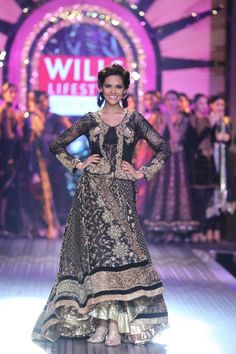 Esha Gupta was the show stopper for Ritu Kumar. Indian Bridal Lehenga, Ghagra Choli, India Fashion, Pakistani Fashion