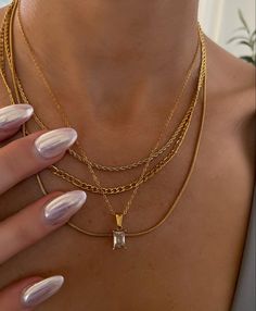 Stacking Silver And Gold Necklaces, Gold Chain Necklace Stack, Necklace Stack Everyday, Chic Necklace Stack, Dainty Stackable Necklaces, Multiple Gold Necklaces, Gold Stacked Necklaces Aesthetic, Gold And Silver Stacked Necklaces, Clean Aesthetic Jewelry