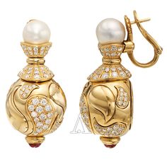 Chopard Jewelry Women's Earrings 18k yellow gold, white diamonds and tourmaline. Chopard Earrings, Chopard Jewelry, Fine Pearl Jewelry, Jewellery Design Sketches, Pearl Jewels, Pearl And Diamond Earrings, Diamond Jewelry Designs, Place To Visit, Jewelry Model