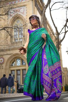 Buy Green  Satin Crepe Printed One Minute Saree Online Satin Sarees, Crepe Silk Sarees, Crepe Saree, Ready To Wear Saree, Satin Saree, Jungle Green, Green Saree, Purple Blouse, Purple Satin