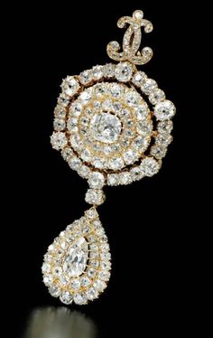 "Vintage inspired \"Marie Antoinette\" diamond Hallmarked 925 Sterling silver brooch pendent/ women brooch Metal: Sterling Silver Metal Purity: 925 Metal Wt: 18.200 Grams Diamond : Natural Diamond Diamond Clarity:SI-SI2 Diamond Cut:Excellent Diamond Shape:old European cut Diamond Wt: 3.998 Ctw Dimension: Length: 3.0 Inches width:1.7 Product Color: Oxidized Black Rhodium on Diamond and Gold Rhodium on Sterling Silverĺ" Women Brooch, Sterling Silver Brooch, Jewelry Luxury, Royal Jewels, Expensive Jewelry, Jewelry Images, Royal Jewelry, Silver Brooch, Black Rhodium