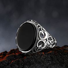 Baroque patterned ring is carefully designed for you. The weight of the ring varies between 7-12 grams depending on its size. Our products are made of 925 sterling silver and comfortable to use daily. With its detailed handmade engravings, this silver ring will catch some serious attention and make a beautiful gift for your beloved ones. All of our products are packed in jewelery boxes ready to be gifted. Handcrafted with love and care, this ring will be with you for years to come. Item Details Black Oval Filigree Ring, Motif Baroque, Onyx Ring Men, Ring Oval, Gift For Boyfriend, Onyx Ring, Gemstone Ring, Rings Statement, Unique Rings