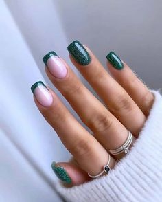 Winter 2023 Short Nails, Short Dip Powder Nails Winter, January Dip Nails, Classy Nails Short Winter, Pretty Fingers, Emerald Nails, Dark Green Nails, Christmas Gel, Nail Painting