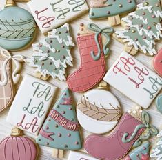 decorated christmas cookies are arranged on a table