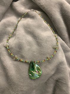 Earthy beaded necklace with crystals and a green pendant Earthy Necklace, Earthy Jewelry, Green Pendant, Pinterest Diy Crafts, Green Pendants, Necklace Ideas, Pinterest Diy, Pretty Jewelry, Charm Necklaces