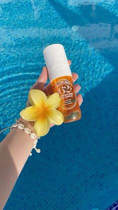 #soldejaneiroperfume #clawclip #pool #summer Summer Vibes Pictures, Sdj 62 Aesthetic, Summer Parfum, Tropical Perfume, Summer Skin Care, Tropical Aesthetic, Cute Summer Wallpapers, Aesthetic Preppy