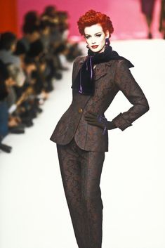 Italian Clothing Style Woman, Sibyl Buck, Yves Saint Laurent Runway, Sin Eater, Vintage Runway Fashion, Saint Laurent Runway, Gothic Wardrobe, Ysl Fashion, English Fashion