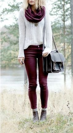 Burgundy & White Mode Tips, Red Jeans, Bohol, Mode Casual, Winter Clothes, Inspiration Mode, Looks Style, Mode Inspiration, Fall Winter Outfits