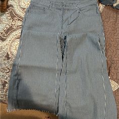 Nwot Striped Denim Jeans Flare Leg Striped Cotton Jeans With Pockets, Striped Denim Jeans With Pockets, Dark Wash Cotton Jeans For Day Out, Casual Striped Straight Leg Jeans, Casual Striped Denim Pants, Casual High Waist Striped Jeans, Casual Striped Cotton Jeans, Casual Striped Denim Jeans, Casual Striped Jeans For Spring