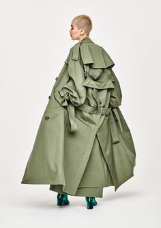 Manteau long Clothes Design Men, Ideas For Clothes, Takashi Murakami, Trendy Decor, Decor Shop, 가을 패션, Issey Miyake, Coat Fashion, Military Fashion