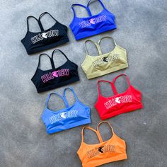 The sports bra’s are medium support & crafted out of a polyester spandex blend. Making them ultra-soft and comfortable for all different body shapes / sizes. They run true to size, and are available in size XXS – 3XL. SPORTS BRAS FIT TRUE TO SIZE Model 1 size reference: Size XS Top // 5'7 120lbs 24" waist 32C Model 2 size reference: Size Medium Top // 5’9" 125LB waist 24" hips 36" 32DD Kill Crew, Outfit Gym, Gym Bra, Gym Aesthetic, Workout Fits, Baggy Clothes, Workout Sets, Trendy Shorts, Sporty Outfits