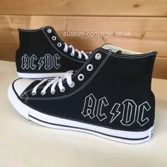 Black Converse Custom Ideas, Converse Custom Ideas, Customised Converse, Ac Dc Logo, Cool Converse, Grunge Shoes, Dc Logo, Cute Converse