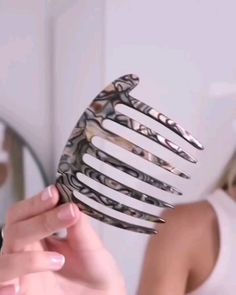 Simple Hairstyles & Tips | Awesome hair tutorials 👍👍 By @karlakazemi ❤️ . *No copyright infringement was intended. If you are the author of this video and do not want... | Instagram 50s Hair Tutorial, Undone Hair, Vintage Hairstyles Tutorial, Short Hair Tutorial, Hair Toppers