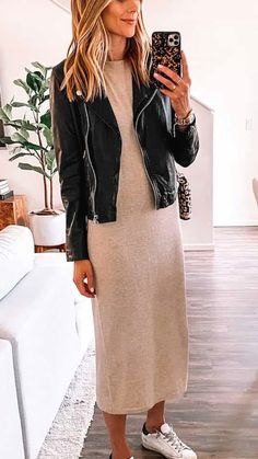 Thanksgiving Outfit Ideas That Will Make You the Star of the Dinner!🧡🍂 Step up your style game with this stunning Thanksgiving Outfit Ideas Women are obsessing over! Perfect for all your Fall Events, this look is the ultimate mix of chic and comfort. Not sure What To Wear Fall? Pair this outfit with Black Kitten Heels to elevate your look effortlessly. Whether you\'re attending an elegant Event Outfit gathering or keeping it relaxed with Lazy Day Outfits, this ensemble has you covered. Find m... Aesthetic Overalls, Trendy Overalls, Thanksgiving Outfit Ideas, Cute Thanksgiving Outfits, What To Wear Fall, Thanksgiving Outfit Women, Black Kitten Heels, Thanksgiving Outfits, Overalls Outfit